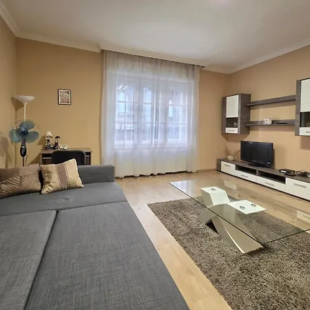K42- 2 Bedroom In 7th District