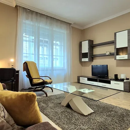 K42- 2 Bedroom In 7th District * Budapest