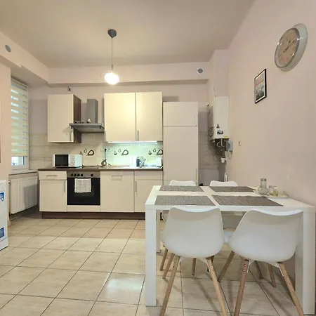 K42- 2 Bedroom In 7th District Apartment *