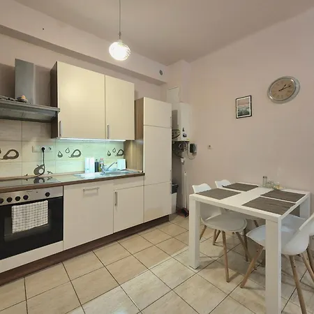 K42- 2 Bedroom In 7th District