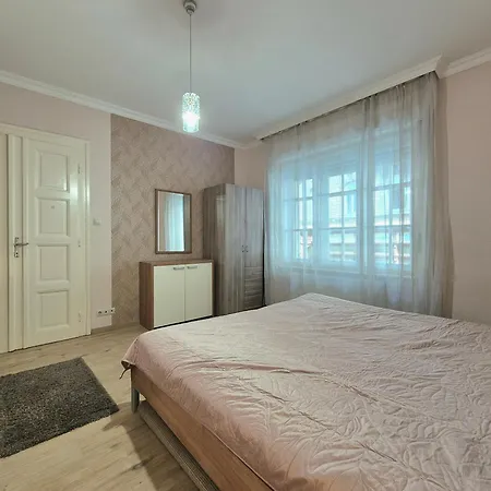 K42- 2 Bedroom In 7th District *