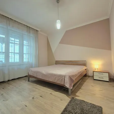 Apartment K42- 2 Bedroom In 7th District *