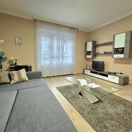 K42- 2 Bedroom In 7th District