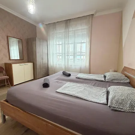 K42- 2 Bedroom In 7th District * Budapest